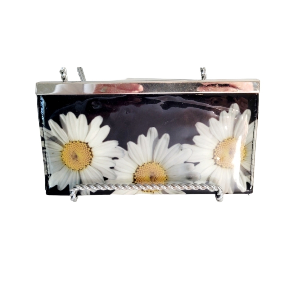 Vintage Daisy Clutch Floral Vinyl Latch Key Closure Black White And Yellow View 2
